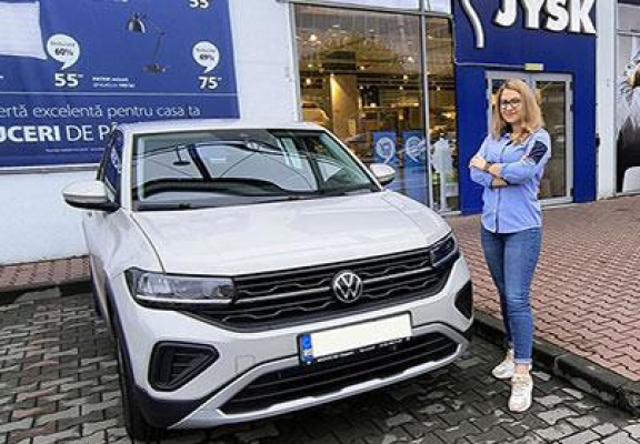 9 Directori de top au primit câte o mașină pentru 1 an