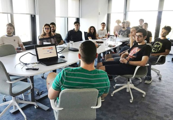 From API Rest, OAuth and Unit Testing to TDD, Artificial Intelligence, Machine Learning, Dockerisation, and CI/CD, we're keeping a close eye on all mainstream trends in the tech world