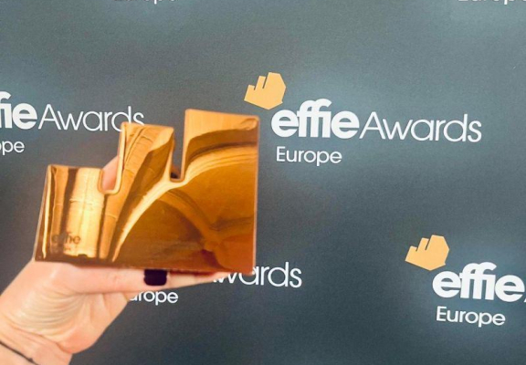 Campania de comunicare Lay's „Iartă-mă, m-am uitat fără tine” - Bronz la Effie Awards Europe, cea mai prestigioasă competiție de comunicare de marketing din Europa
