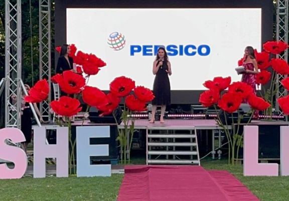 Pentru inovația adusă în categoria băuturilor răcoritoare prin lansarea Pepsi Twist Zero Zahăr 🍋, Mihaela Hristea, a primit recunoașterea Ziarul BURSA în cadrul Galei Excelenței She Leads. 👏👏👏