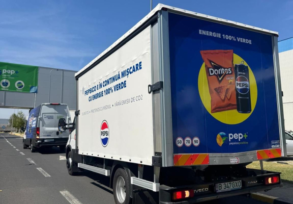 PepsiCo East Balkans face un nou pas pentru un viitor sustenabil și adaugă în flota de distribuție 10 autovehicule electrice – 🚛 8 camioane cu o capacitate de 7,2 tone și 🚛 2 vanuri de 3,5 tone.