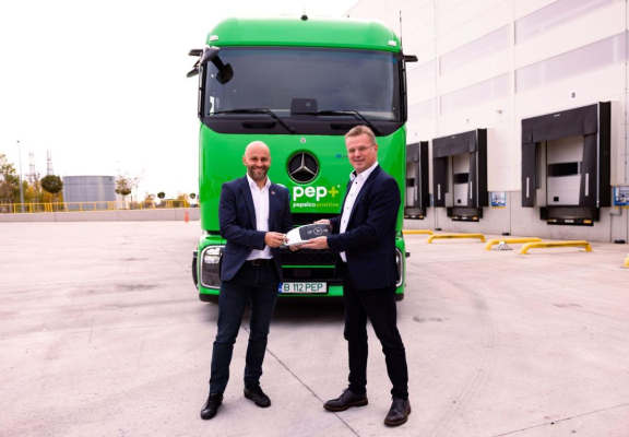 PepsiCo East Balkans își extinde flota de transport sustenabil prin integrarea camionului electric Mercedes-Benz eActros 600, livrat de Daimler Truck & Bus Romania