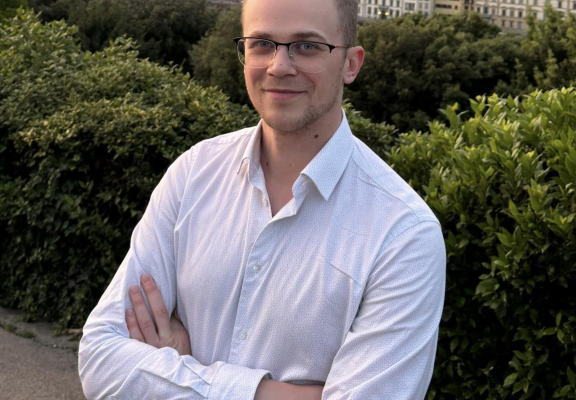Inside Sales Rep Dmytro shares his story: