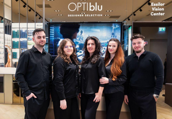 La intersecția dintre fashion, tehnologie și sănătate vizuală. Cum este să lucrezi în retailul optic?