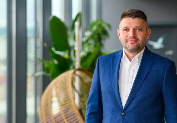 Andrei Szatmari: „Oamenii urmează lideri în care cred, nu doar pentru ceea ce știu, ci pentru modul în care îi fac să se simtă – inspirați, motivați, valorizați”