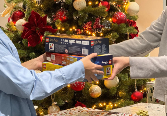 Magia sărbătorilor la Dr. Max România - cadouri de Crăciun pentru copii