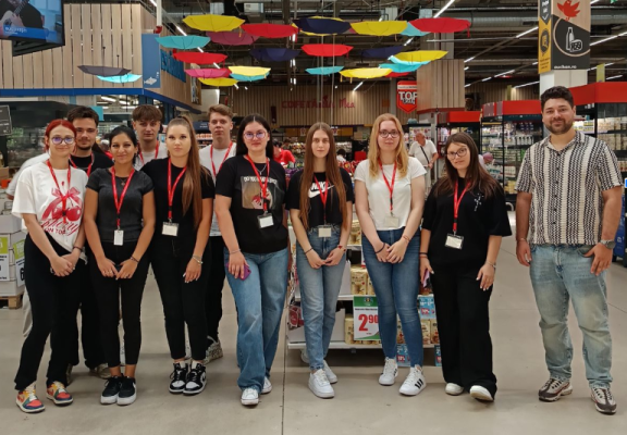 30 de studenți de la USAMV au desfășurat stagii de practică în magazinele Auchan din Craiova, Târgu Mureș și Sibiu
