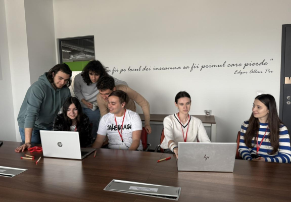 Studenți în practică la Serviciile Centrale Auchan
