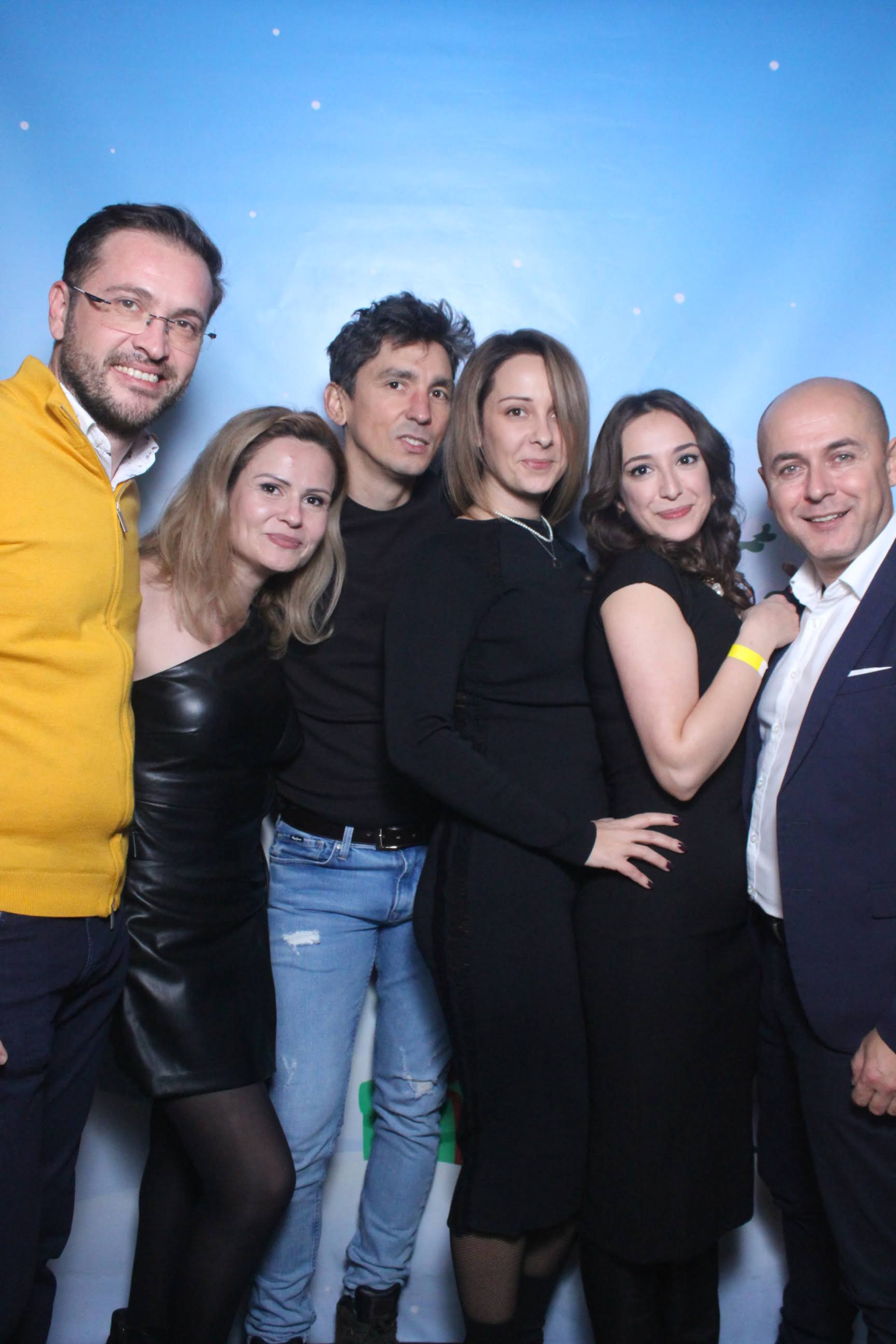 Petrecere Craciun 2023 Connections