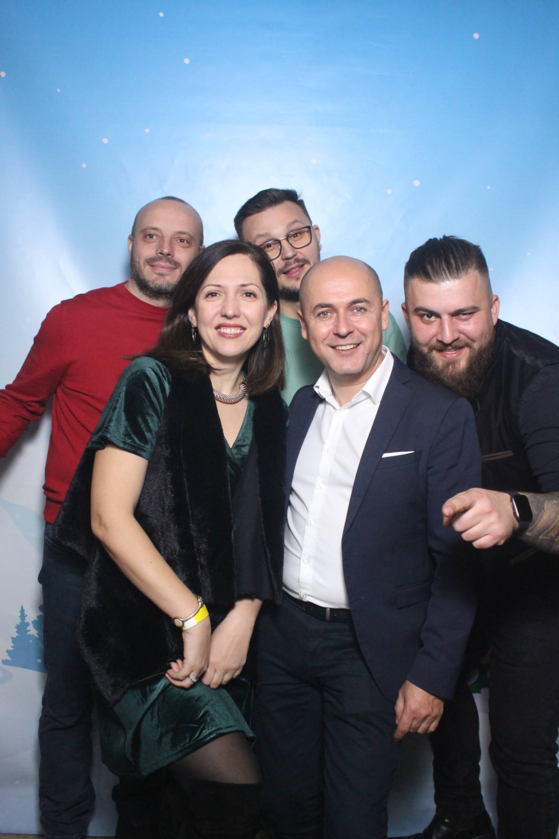 Petrecere Craciun 2023 Connections