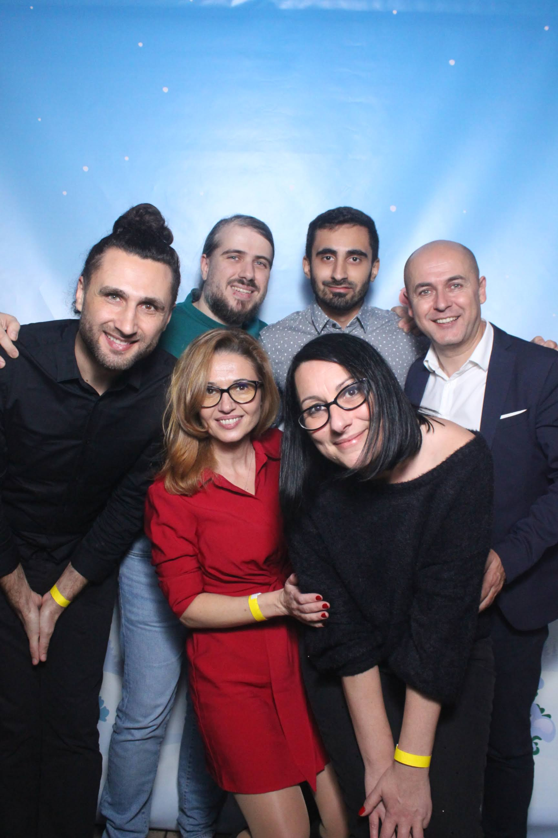Petrecere Craciun 2023 Connections