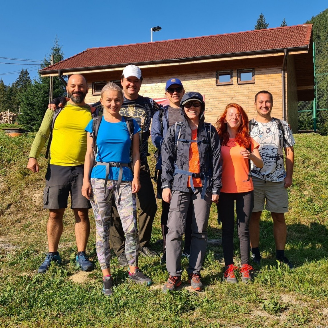 Cine a spus ca programatorii nu sunt aventurieri, nu i-a cunoscut pe colegii noștri. În acest weekend, echipa noastră de programatori și-a demonstrat abilitățile de hiking 🧗‍♂️ și spiritul de aventură pe culmile Retezatului ⛰😍 #netexromania #bpo #mondotea Netex Romania