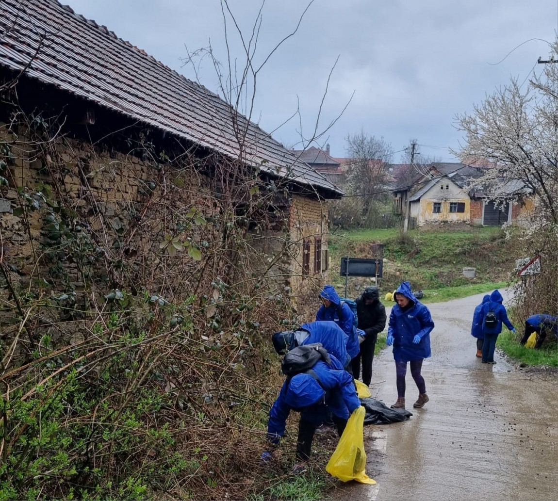 Acţiune de ecologizare la Armeniş, Aprilie 2023 Flex Romania