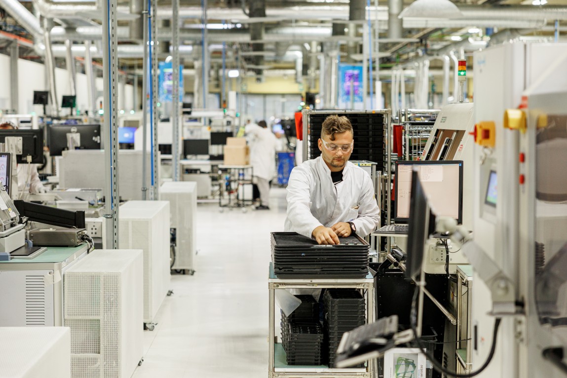Cum e să lucrezi în producție la Flex? Flex Romania