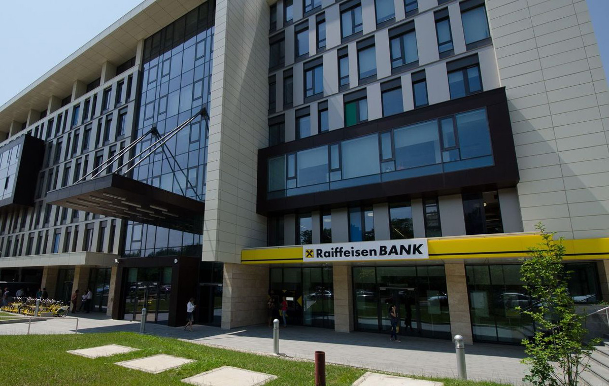 Intrarea in Agentia Floreasca Raiffeisen Bank